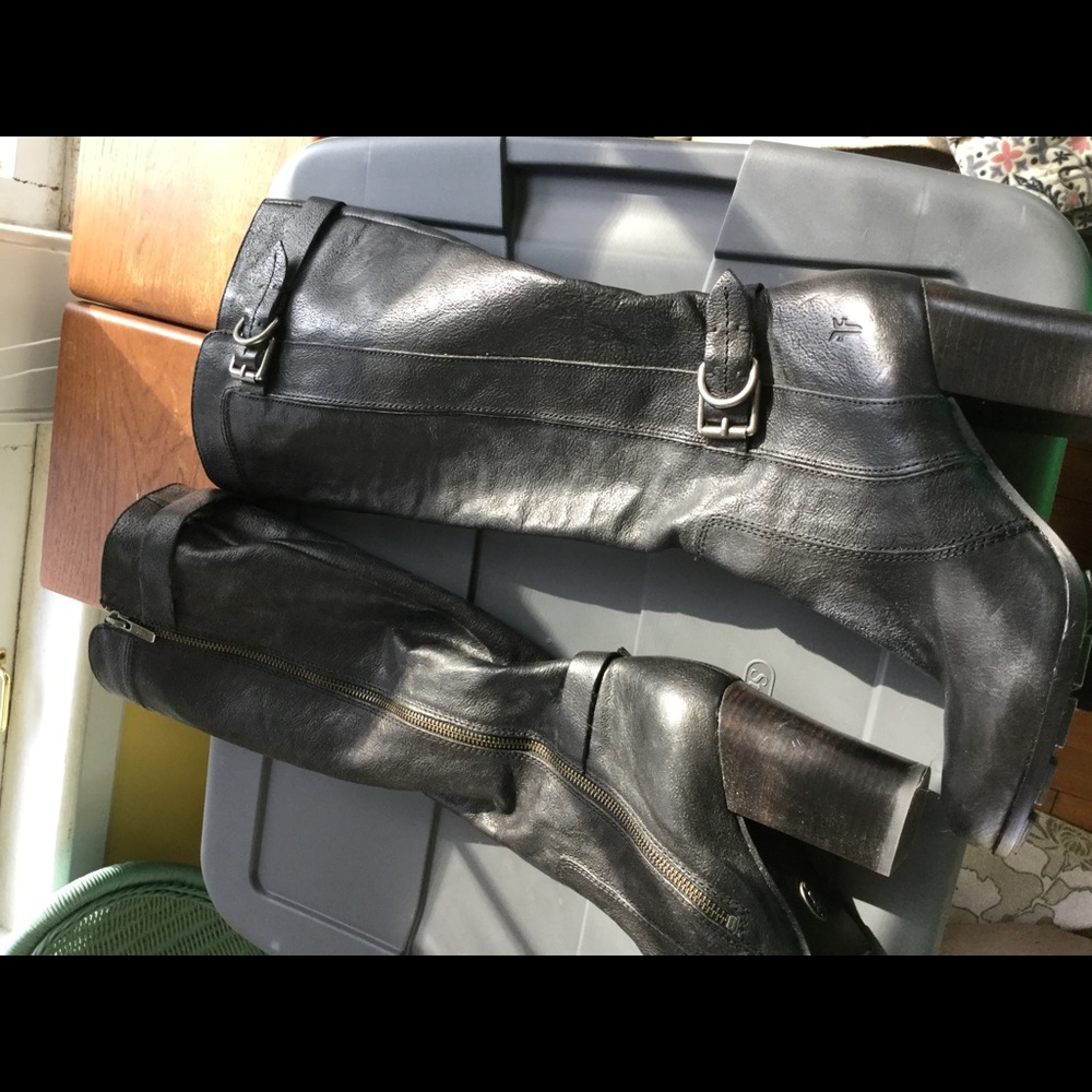 Frye moto black leather boot w chunky heel Sz 8